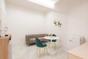 A seating area at Quattro Perle