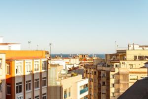 uitzicht op een stad met gebouwen bij Penthouse by Unik Vacation in Tarragona