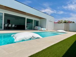 a swimming pool in the backyard of a house at Chalét El Nirvana in Chiclana de la Frontera