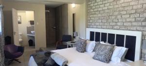 Afbeelding uit fotogalerij van 1-On-Scott Garden Suites in Somerset East +27 foto's