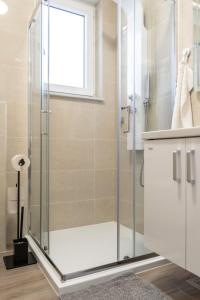 Ένα μπάνιο στο Apartman Helena +48 φωτογραφίες