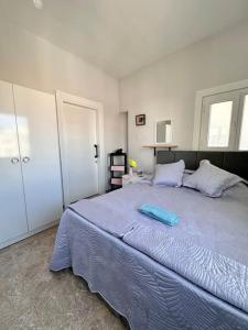 a bedroom with a large bed with a blue blanket at New renovated 1 BEDROOM FLAT North NİCOSİA 5A in Yenişehir