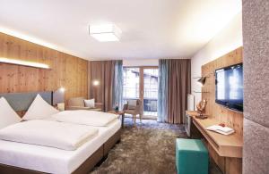 Postel nebo postele na pokoji v ubytování Hotel Piz Buin