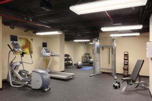 Fitness centrum a/nebo fitness zařízení v ubytování Executive Hotel Le Soleil New York