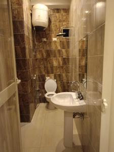 Vannituba majutusasutuses فندق كايرو زد-cairo zed hotel