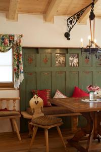 A seating area at Burgchalet
