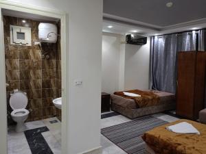 Vannituba majutusasutuses فندق كايرو زد-cairo zed hotel