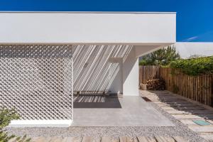 a modern house with a wooden fence at Precious House in Comporta in Carvalhal