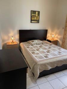 Postel nebo postele na pokoji v ubytování AURA Apartment