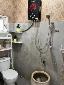 חדר רחצה ב-JAVA Hostel Tumpak Sewu