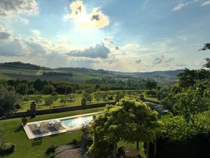 an aerial view of a villa with a swimming pool at Wohnung in Landhaus mit Resort-Adults only in Ottiglio