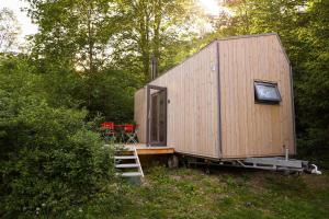 a tiny house on a trailer in the woods at Green Tiny Village Harz - Tiny House Pioneer 10 in Osterode