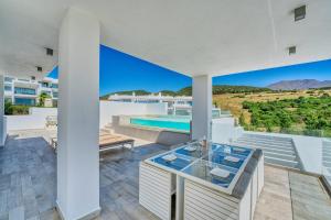 Balkon lub taras w obiekcie 2288 new modern penthouse with privat pool