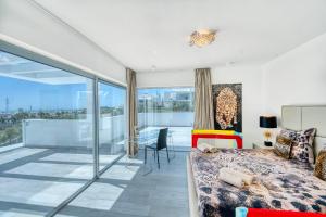 Balkon lub taras w obiekcie 2288 new modern penthouse with privat pool