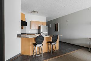 Kuchyň nebo kuchyňský kout v ubytování Premier Residence - Fort McMurray