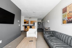 TV a/nebo společenská místnost v ubytování Premier Residence - Fort McMurray