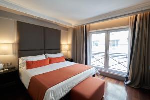 Postel nebo postele na pokoji v ubytování Carles Hotel