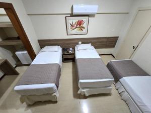 Cama ou camas em um quarto em Via Contorno Hotel