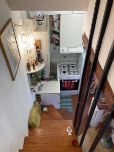 Köök või kööginurk majutusasutuses Oasi del cuore - graziose camere con vista mare a 7 min dal mare di Castiglioncello