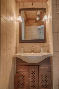 Ένα μπάνιο στο Saplan Real Estate CASA UISHERA +37 φωτογραφίες