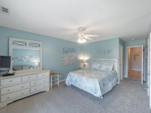 Gallery image of Loggerhead Lookout in Surf City
