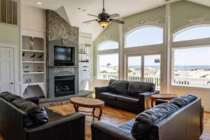 Χώρος καθιστικού στο Oceanfront, Private Pool, Hot Tub, Luxury