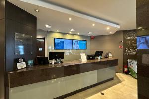 TV a/nebo společenská místnost v ubytování Hotel Deville Curitiba