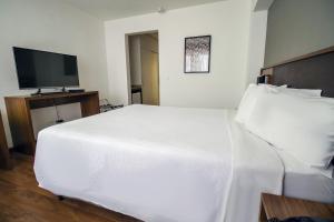 Postel nebo postele na pokoji v ubytování Hotel Deville Curitiba