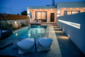 Bazén v ubytování Melior Luxury Villas nebo v jeho okolí