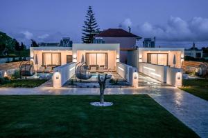 Bazén v ubytování Melior Luxury Villas nebo v jeho okolí