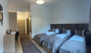 Łóżko lub łóżka w pokoju w obiekcie IMBACHHORN Pension in den Alpen