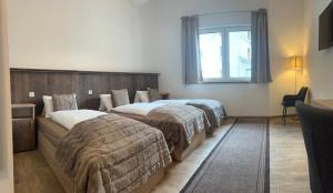 Łóżko lub łóżka w pokoju w obiekcie IMBACHHORN Pension in den Alpen