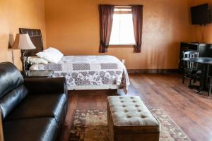 TV a/nebo společenská místnost v ubytování Circle R Motel