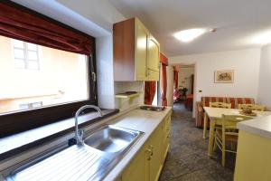 Kuchnia lub aneks kuchenny w obiekcie Residence Au Vieux Grenier