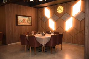 Restoran või mõni muu söögikoht majutusasutuses Andoena Resort