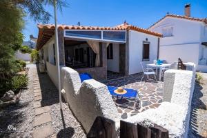 Gallery image of Cottage On The Wave With Amazing View in Paralia Kallonis