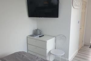 Φωτογραφία από το άλμπουμ του Near liverpool double bedroom hideaway σε Wirral