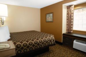 Postel nebo postele na pokoji v ubytování Guest Inn Pigeon Forge