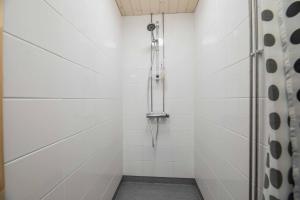 Koupelna v ubytování Tyylikäs City studio, Terassi ja ilmainen parkki Vanha Postitalo