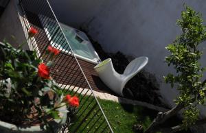 a white chair sitting on the side of a house at Iblainsuite in Ragusa