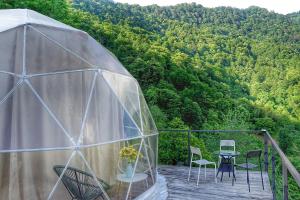 Nespecifikovaný výhled na hory nebo výhled na hory při pohledu z luxury tent