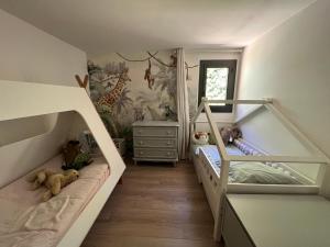 Fotografia z galérie ubytovania Maison de ville avec piscine chauffée et spa v destinácii Vence