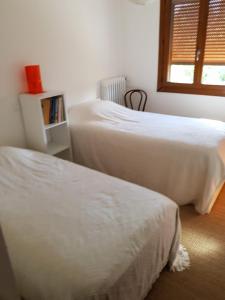 Katil atau katil-katil dalam bilik di Spacious House With Garden In Downtown