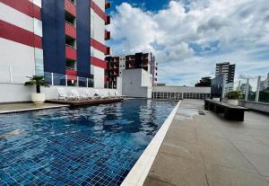 a swimming pool on the roof of a building at Apto Piscina Academia Ar Cond CID108C in Maringá