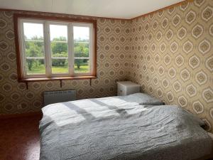 Postel nebo postele na pokoji v ubytování Calm and private country side property with own waterfront by large river
