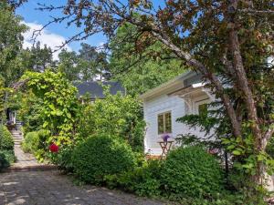 Billede fra billedgalleriet på 9 person holiday home in HUDDINGE i Huddinge