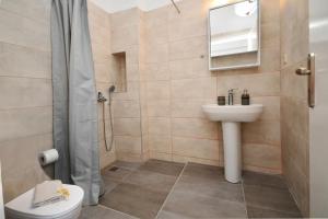 Kúpeľňa v ubytovaní Kallithea Beach Apartments