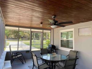 a dining room with a ceiling fan and a table at Chazzdoorway 2rooms 1 bathroom Duplex in Homosassa