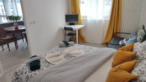 a bedroom with a bed and a living room at Appart confort Paris Cergy gare in Cergy
