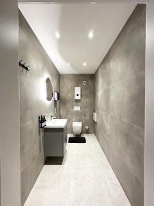 BLK Hostel的一间浴室
